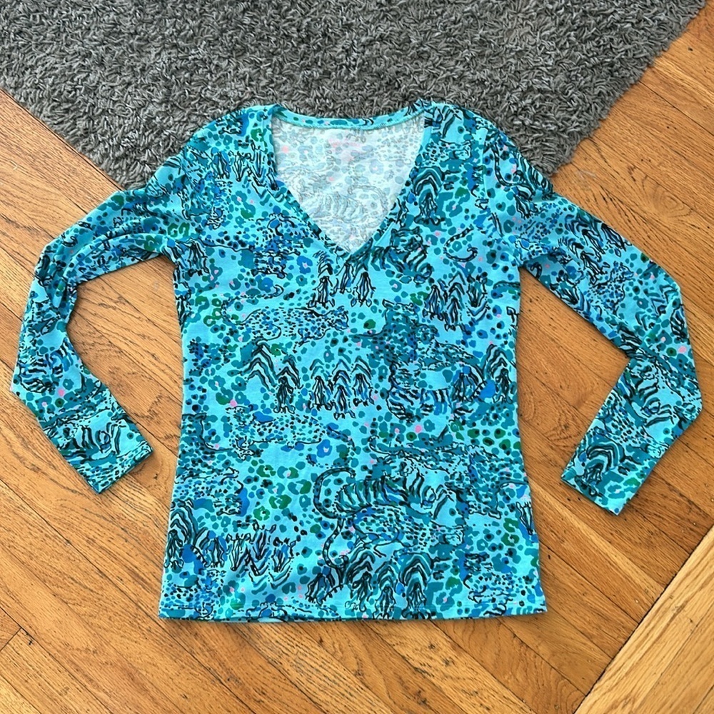EUC Lilly Pulitzer Jodie Long Sleeve Top Shorely Blue Escapades V-Neck Shirt S
